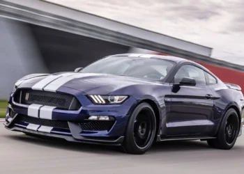 فورد موستانغ ما زالت تتربع على عرش السيارات الرياضية في أمريكا رغم تراجع السوق