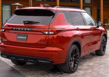 نيسان روغ بلَغ-إن هايبرد يسد فجوة مؤقتة… لكن إلى متى؟