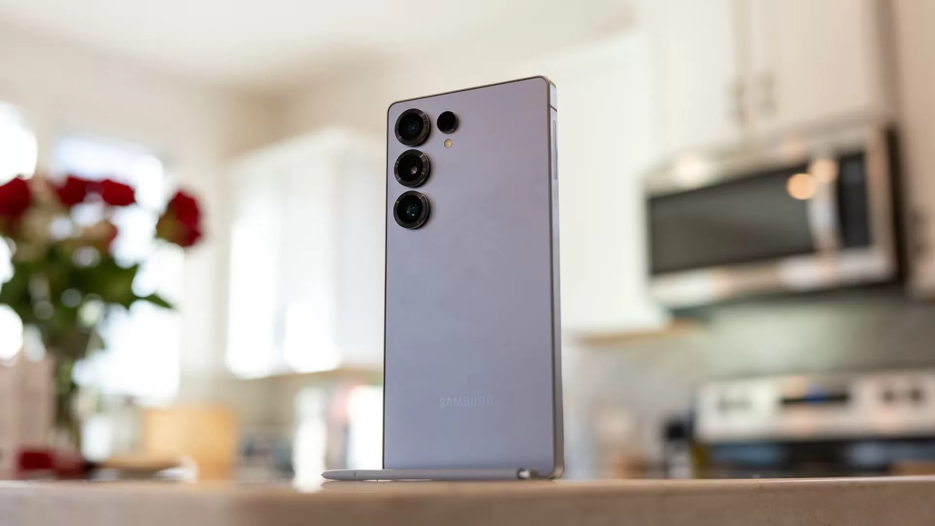 Galaxy S26 Ultra Leak Suggests Trade-off: Fewer Cameras, Enhanced Battery Performance