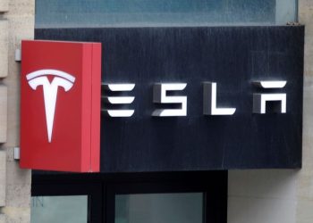 NHTSA Probes Tesla’s Robotaxi Plans Amid Safety Concerns