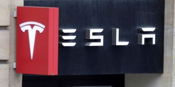 NHTSA Probes Tesla’s Robotaxi Plans Amid Safety Concerns