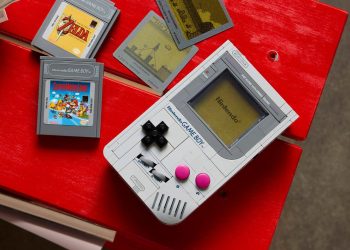 Build Your Own Nintendo Game Boy—Now with a Lenticular Display, Thanks to LEGO