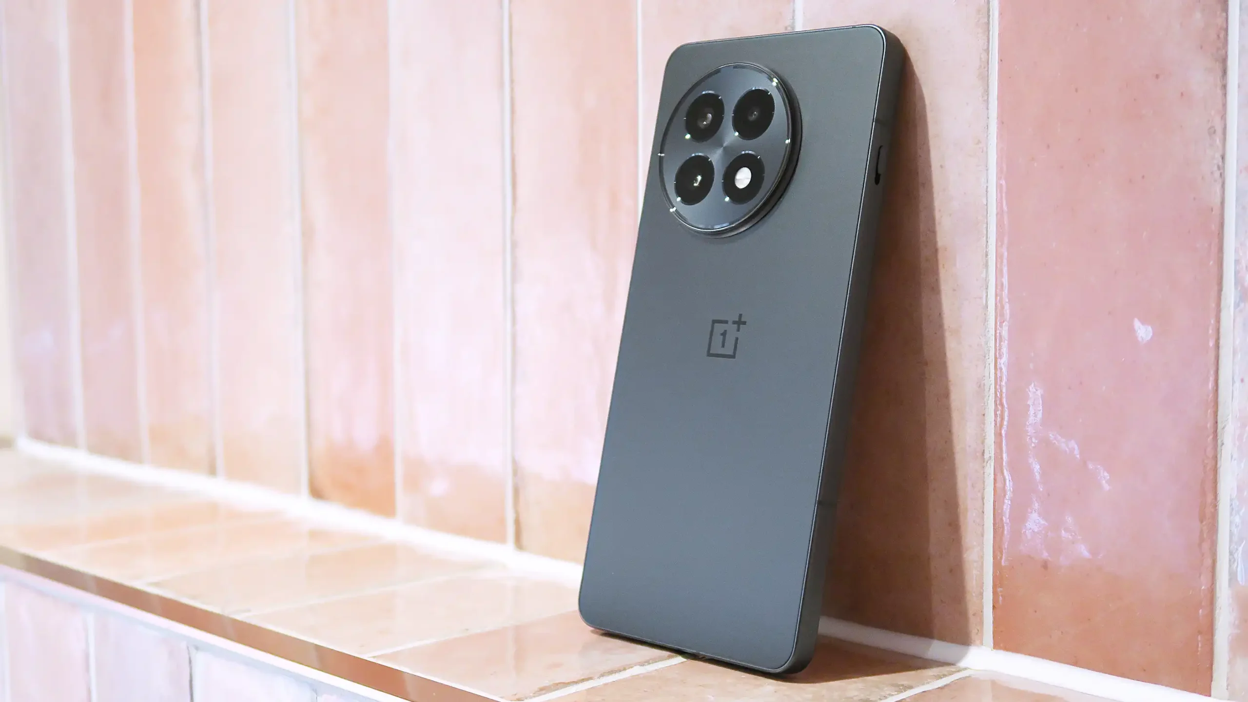 OnePlus 15R Leaks Hint at Flagship-Like Specs, Massive Battery and Gaming Focus