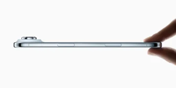 iPhone Air Faces Battery Life Concerns as Apple Revives MagSafe Pack