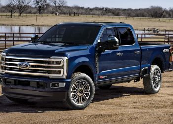 Ford Halts F-150 Lightning Production to Prioritize Gas and Hybrid Trucks