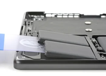 Apple Makes MacBook Pro Battery ‘Slightly’ Easier to Replace with M5 Model