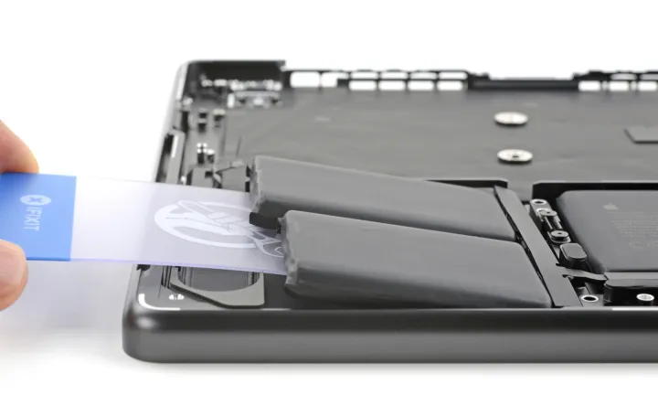 Apple Makes MacBook Pro Battery ‘Slightly’ Easier to Replace with M5 Model