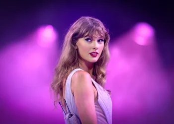 Taylor Swift Fans Suspect AI Use in Google Scavenger Hunt Videos
