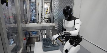 Elon Musk Says Tesla’s Robot Is Near a Major Breakthrough