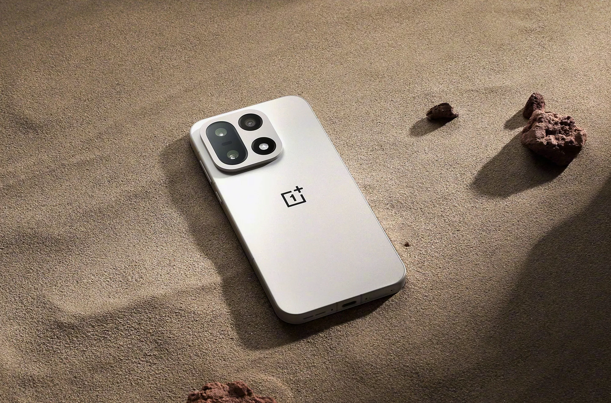 New OnePlus Model Shows Off Huge Battery and Classic Design