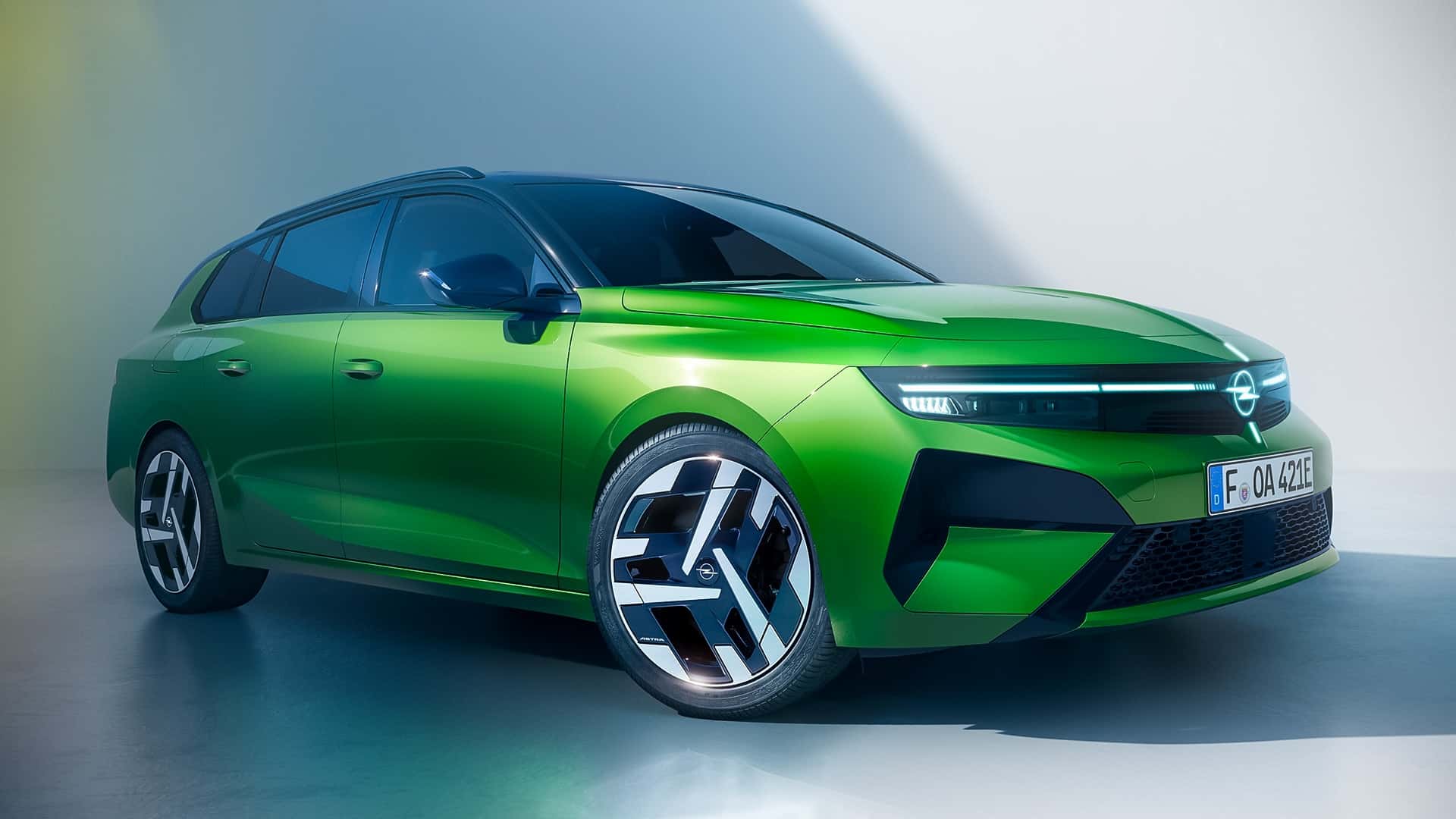 2026 Opel Astra Debuts With Bold Lighting Upgrades and Smarter Tech