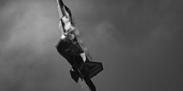 F-22 Raptor: Air-dominance legend—powerful, but not flawless