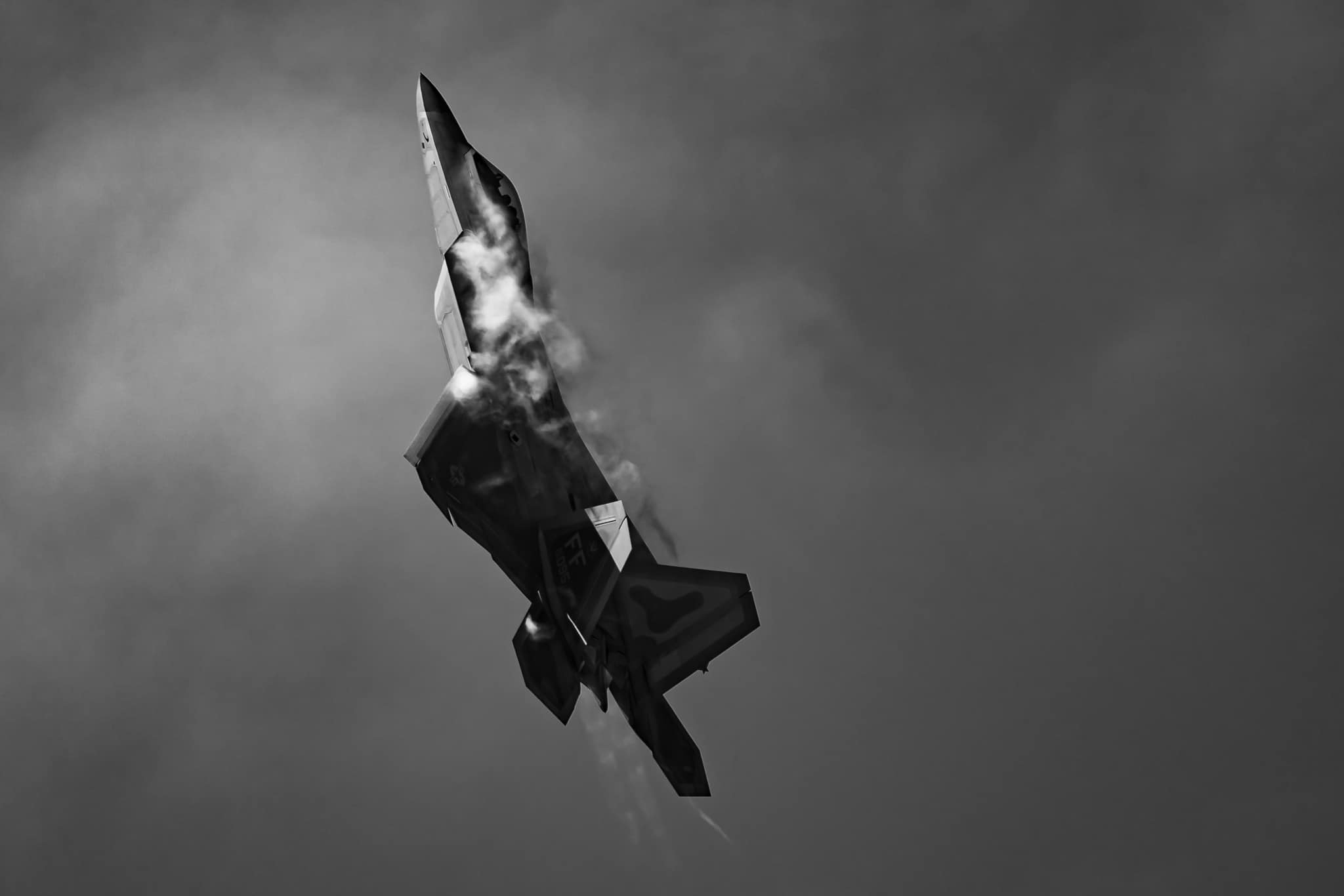 F-22 Raptor: Air-dominance legend—powerful, but not flawless