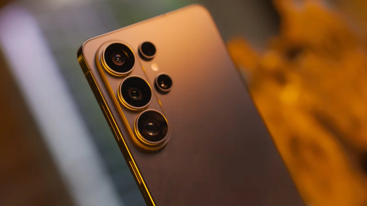 Galaxy S26 Ultra Divides Opinion: Bold Upgrade or Incremental Refresh?