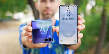 Why a Small Flagship Might Beat a Flip Phone at Being “Compact” (Galaxy S25 vs Z Flip 7)