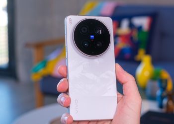 vivo X300 Ultra review: 200MP camera, 6600mAh battery and a pro photography kit for power users