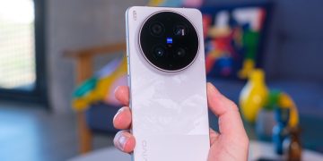 vivo X300 Ultra review: 200MP camera, 6600mAh battery and a pro photography kit for power users
