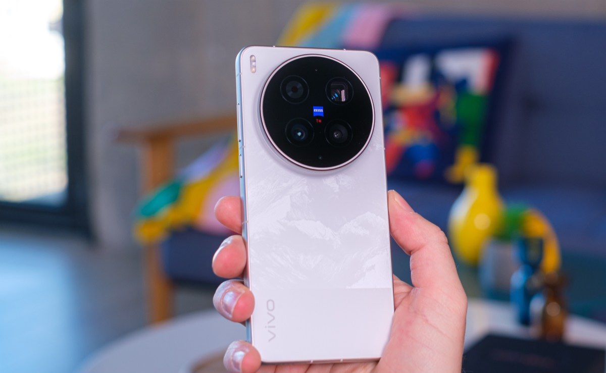vivo X300 Ultra review: 200MP camera, 6600mAh battery and a pro photography kit for power users